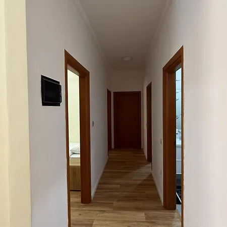 Izzy Apartment